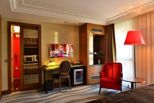Mona Hotel