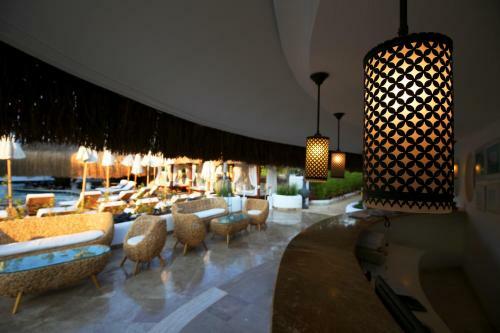 Pinehill Hotel & Suites