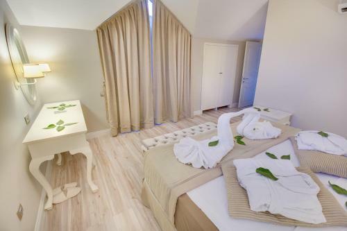 Pinehill Hotel & Suites