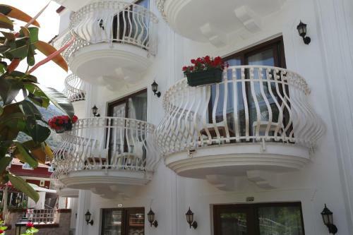 Orange Hotel
