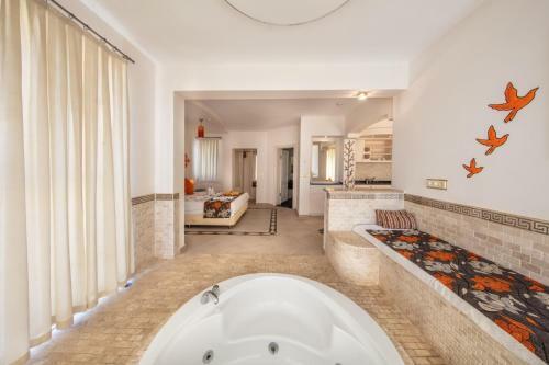 Nicholas Heights Deluxe Suite Hotel