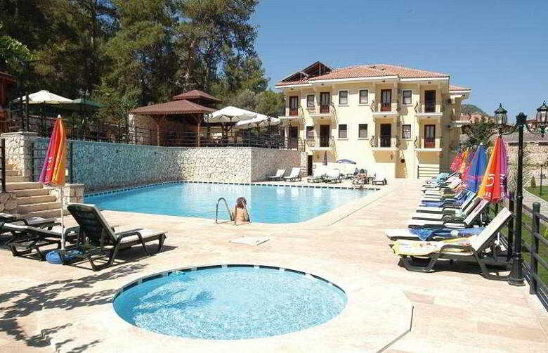 Grove Hotel
