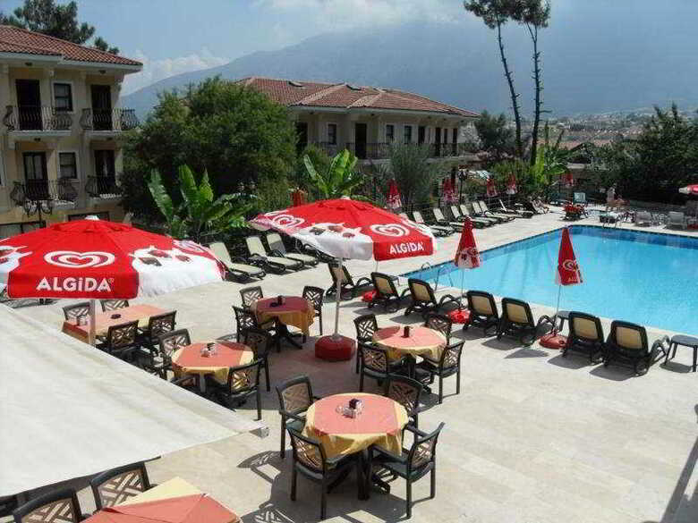 Grove Hotel