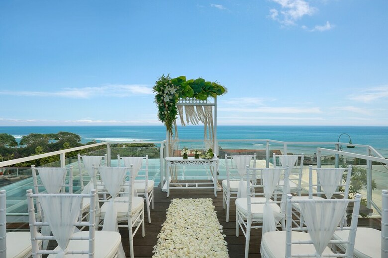 Hotel Aston Canggu Beach Resort & Spa