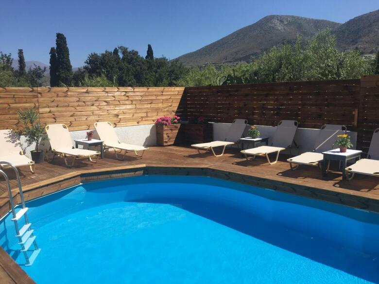 Adamakis Hotel