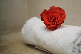 Riad White Flowers