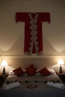 Riad White Flowers