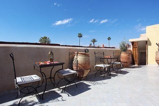 Riad White Flowers