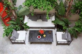 Riad White Flowers