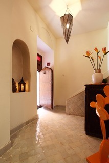 Riad White Flowers