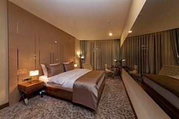 Inera Hotel