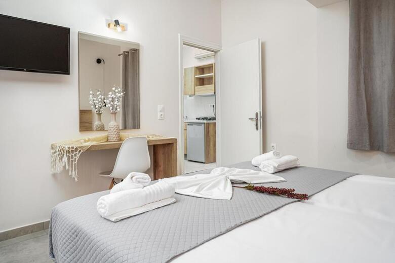 Hotel Antonis Apartments Pool Bar