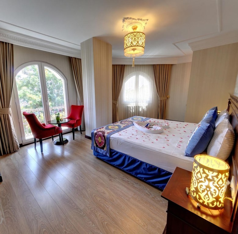 The Magnaura Palace Hotel