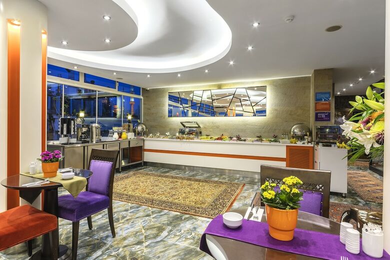 The Magnaura Palace Hotel