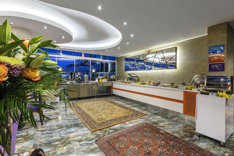 The Magnaura Palace Hotel
