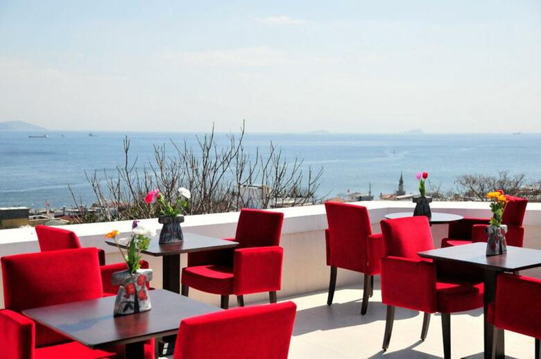 The Magnaura Palace Hotel