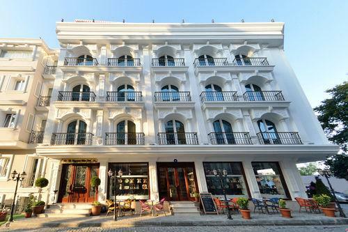 The Magnaura Palace Hotel