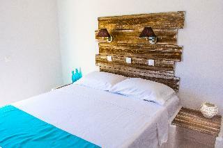 Pine Trees Art Hotel
