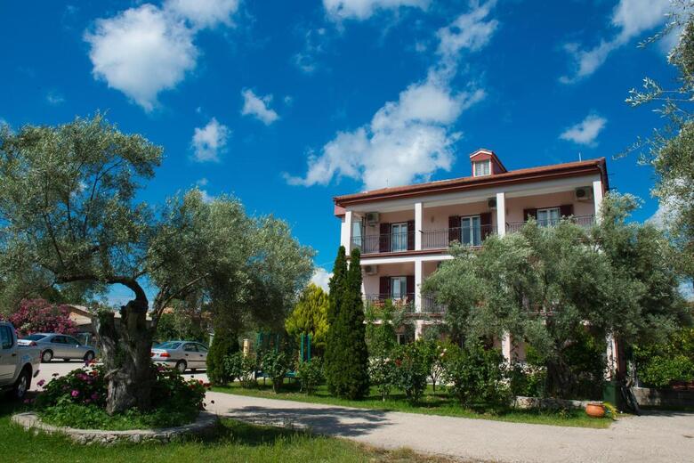 Apartamentos Christina Studios