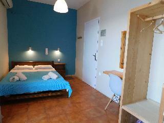 Apartamentos Perdika Mare Guesthouse & Caf�