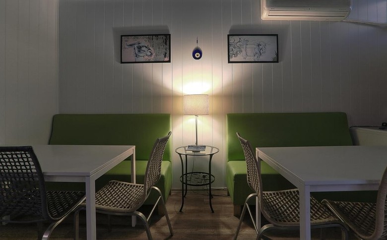 Hush Hostel Lounge