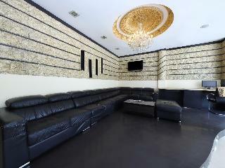 Oyo 108 Golden Palace Hotel