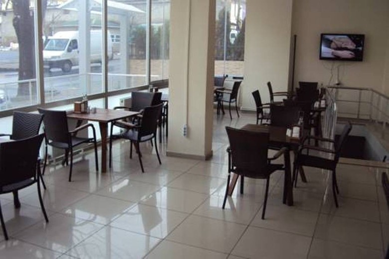 Hotel Educa Hostel Airport