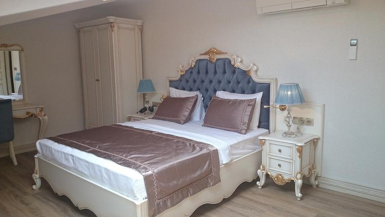 Glorious Hotel