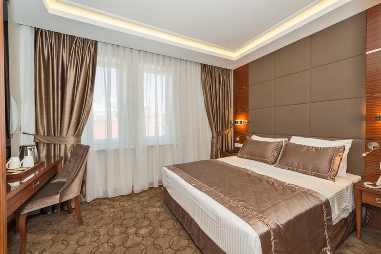 Glorious Hotel