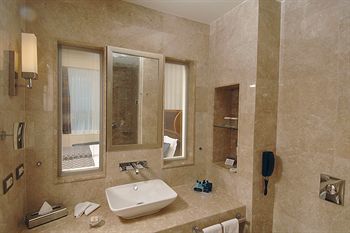 Hotel Titanic Business Kartal