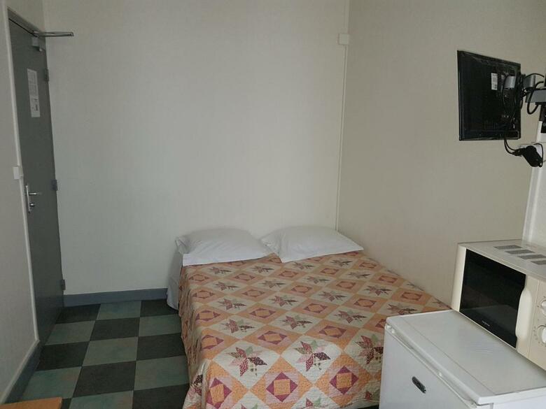 Au Royal Mad Hotel