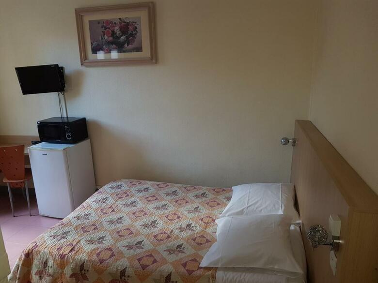 Au Royal Mad Hotel