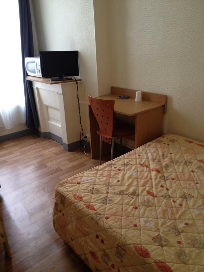 Au Royal Mad Hotel