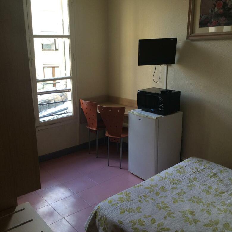 Au Royal Mad Hotel