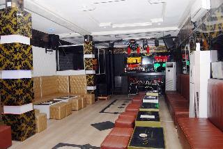 Royal Park Hotel & Suites