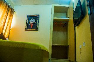Hotel de Lawrence Court & Suite