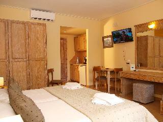 Mylos Hotel & Apartments