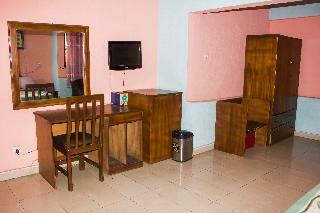 Creme Suites & Hotel