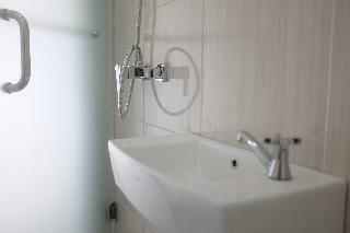 Reddoorz Plus Near Mall Ciputra Jakarta
