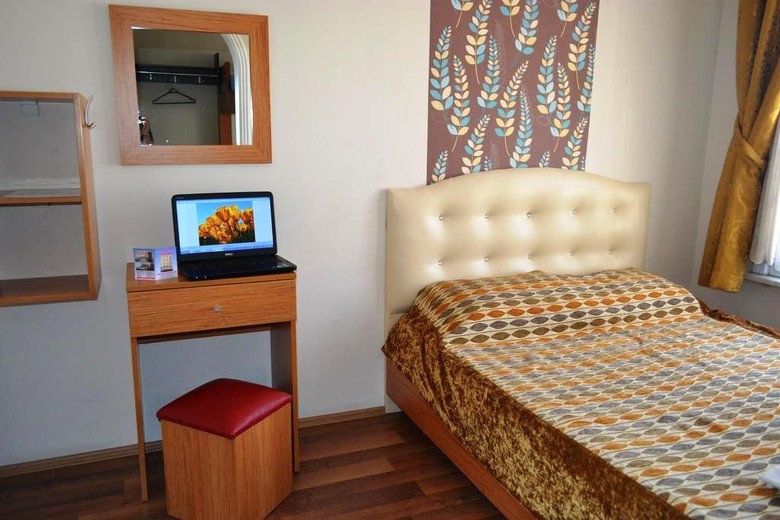 Hotel Second Home Suites