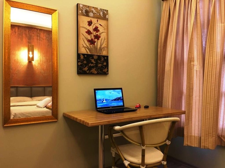 Hotel Second Home Suites