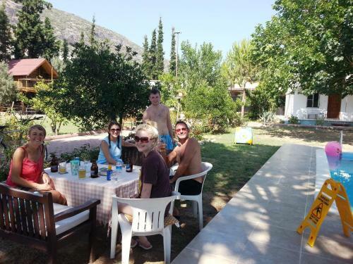 Hostal Mursel Pension Garden Hotel