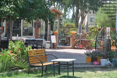 Hostal Mursel Pension Garden Hotel