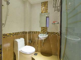 Oyo 998 Queen City Hotel