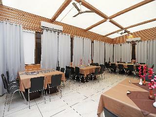 Oyo 4258 Hari's Court Inns & Hotels