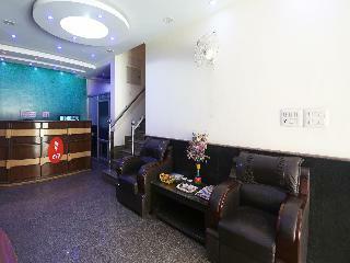 Oyo 7578 Hotel Luck Residency