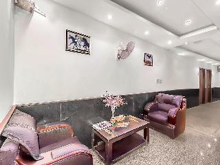 Oyo 7578 Hotel Luck Residency