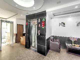 Oyo 7578 Hotel Luck Residency