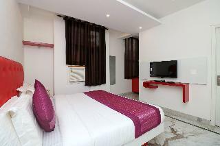 Hotel Oyo 9821 Leo Click International