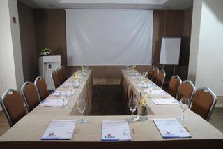 Alesta Yacht Hotel
